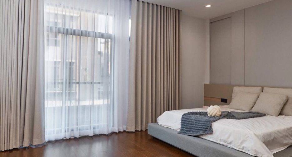 For rent and for sale 3 bedrooms house in Phra Khanong, Bangkok