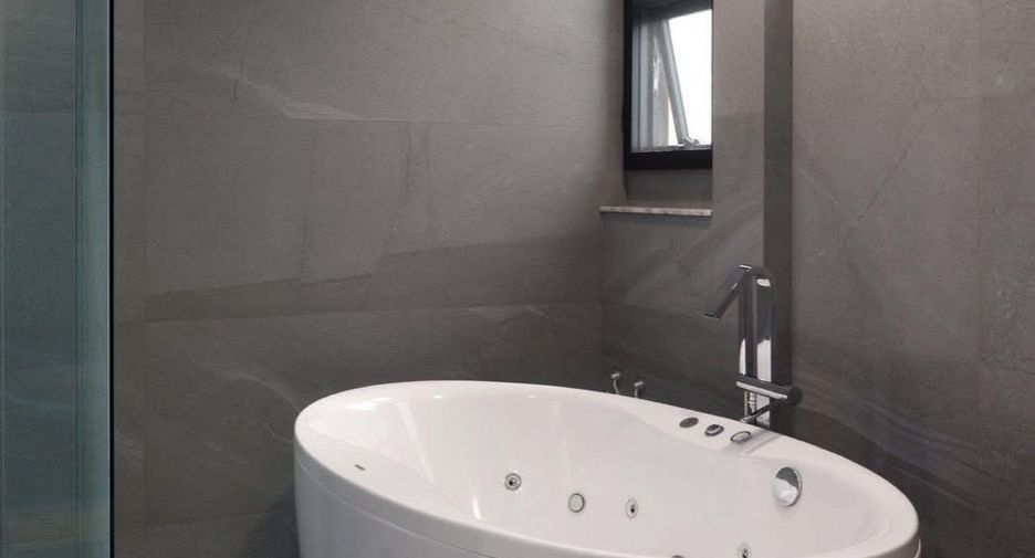 For rent and for sale 3 bedrooms house in Phra Khanong, Bangkok