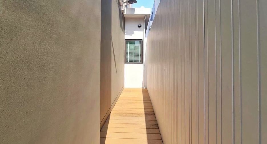 For rent and for sale 3 bedrooms house in Phra Khanong, Bangkok