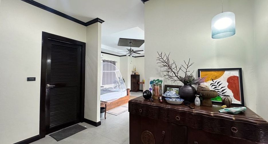 Villa zur Miete und zum Kauf mit 4 Zimmer in Huay Yai, Pattaya