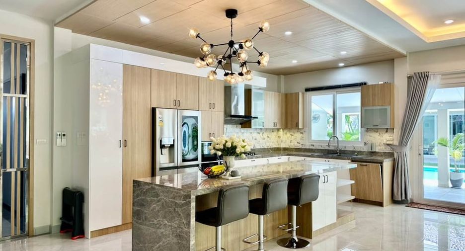 For rent and for sale 6 bedrooms villa in Huay Yai, Pattaya