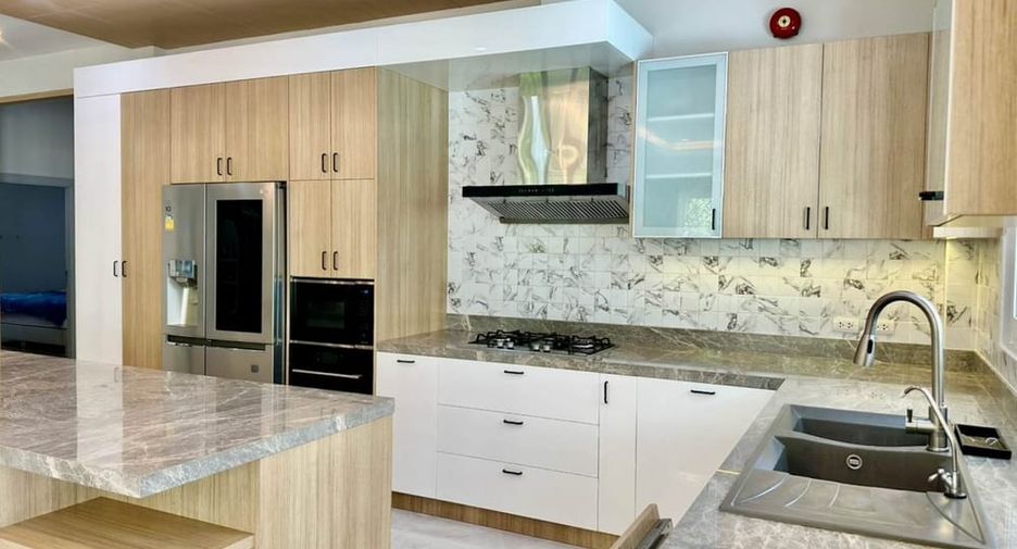 For rent and for sale 6 bedrooms villa in Huay Yai, Pattaya