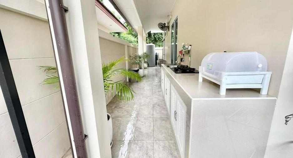 For rent and for sale 6 bedrooms villa in Huay Yai, Pattaya
