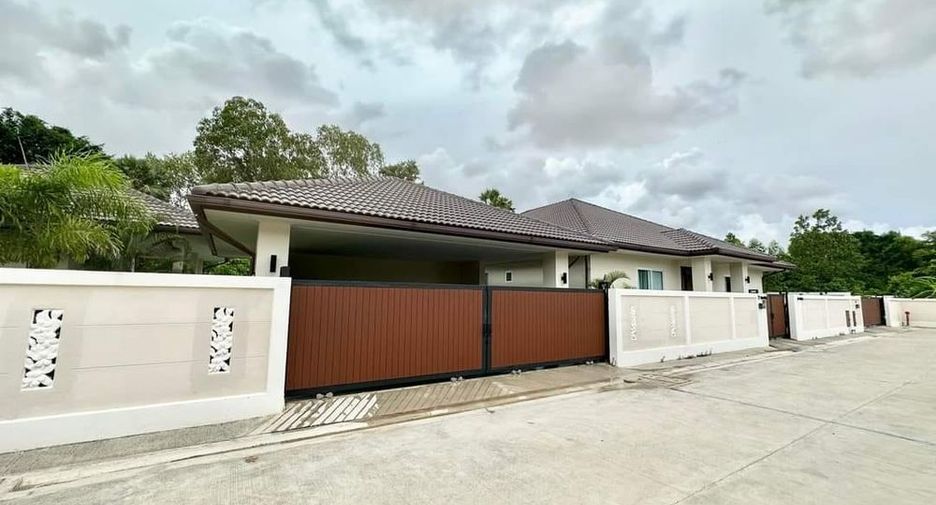 For rent and for sale 6 bedrooms villa in Huay Yai, Pattaya