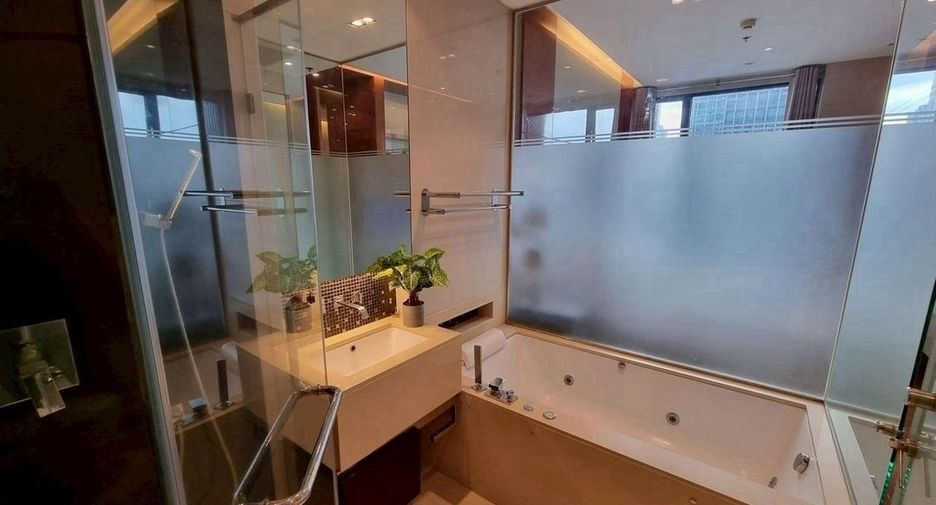 For rent 1 bed condo in Khlong Toei, Bangkok