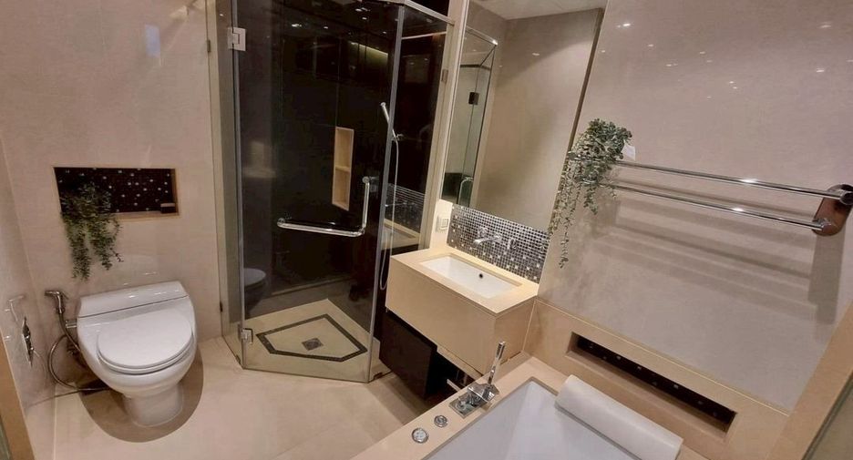 For rent 1 bed condo in Khlong Toei, Bangkok