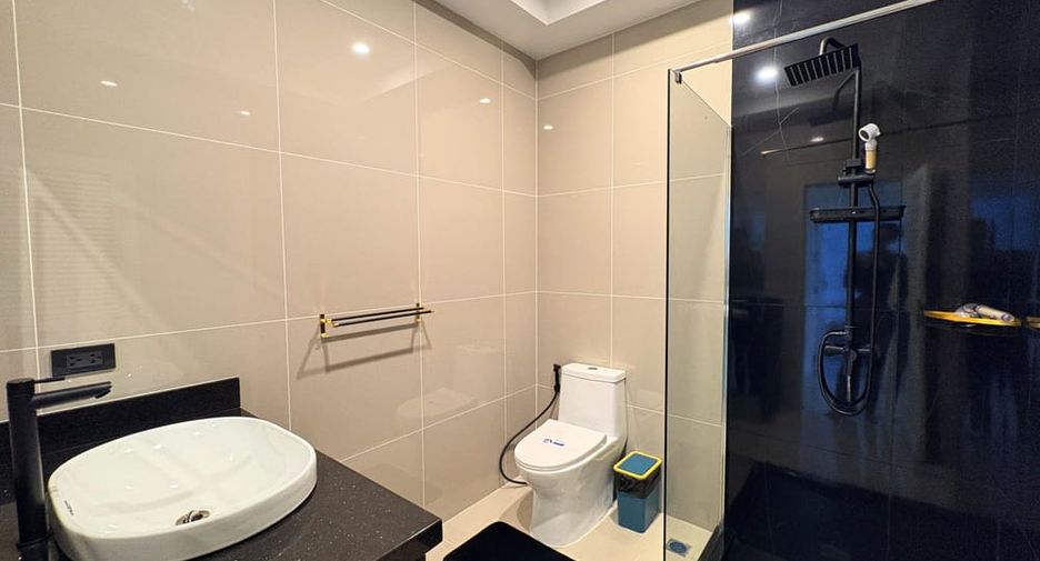 À louer et à vendre 6 chambres villa à Bang Lamung, Chonburi