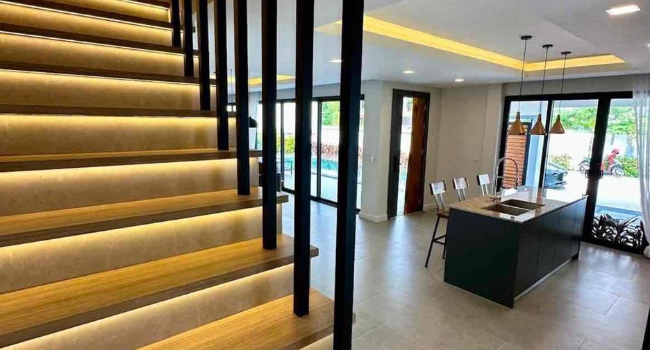 À louer 4 chambres villa à Bang Lamung, Chonburi