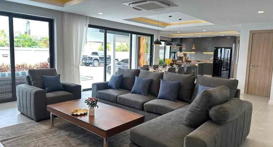 À louer 4 chambres villa à Bang Lamung, Chonburi