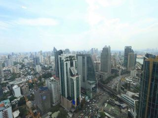 Condo en alquiler de 3 habitaciones en Khlong Toei, Bangkok