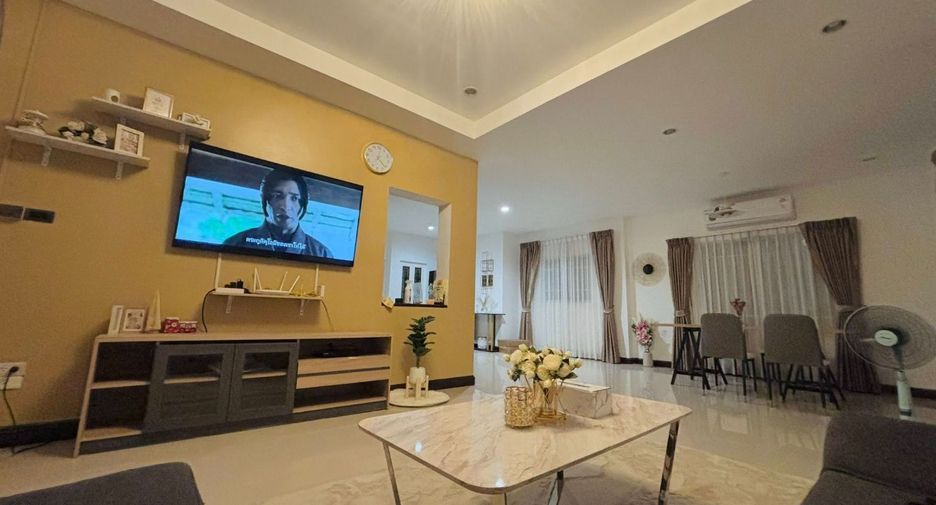 For rent 3 bedrooms house in Saphan Sung, Bangkok