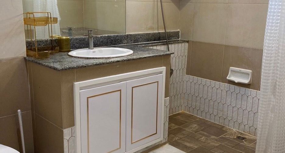 For rent 3 bedrooms house in Saphan Sung, Bangkok