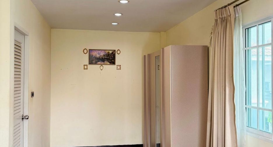 For rent 3 bedrooms house in Saphan Sung, Bangkok