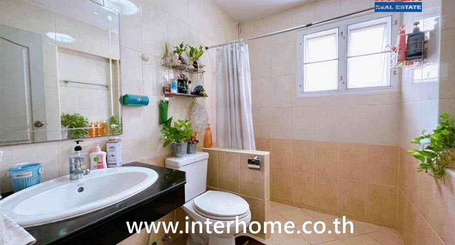 For sale 4 bedrooms house in Don Mueang, Bangkok