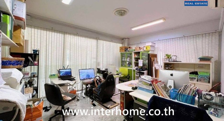For sale 4 bedrooms house in Don Mueang, Bangkok