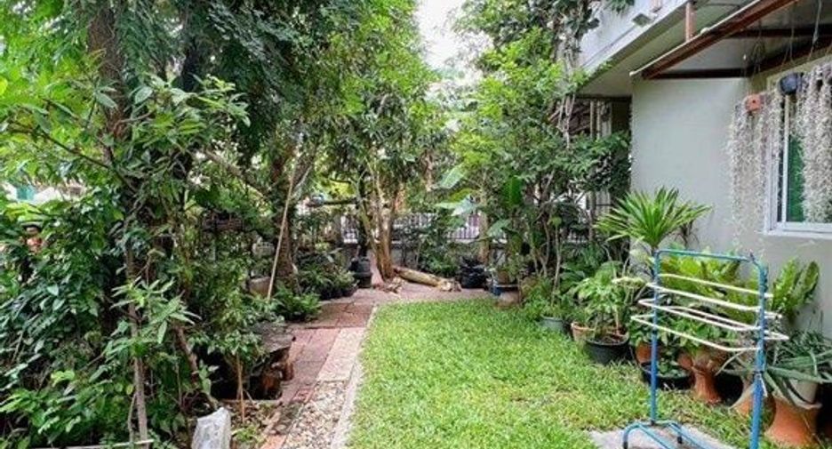 For sale 4 bedrooms house in Don Mueang, Bangkok