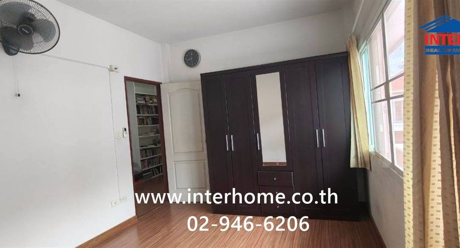 For sale 4 bedrooms house in Don Mueang, Bangkok
