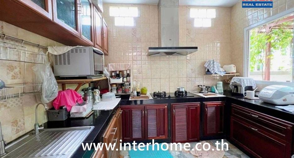 For sale 4 bedrooms house in Don Mueang, Bangkok