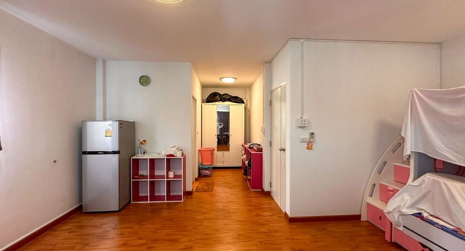 For sale 3 bedrooms house in Mueang Nonthaburi, Nonthaburi