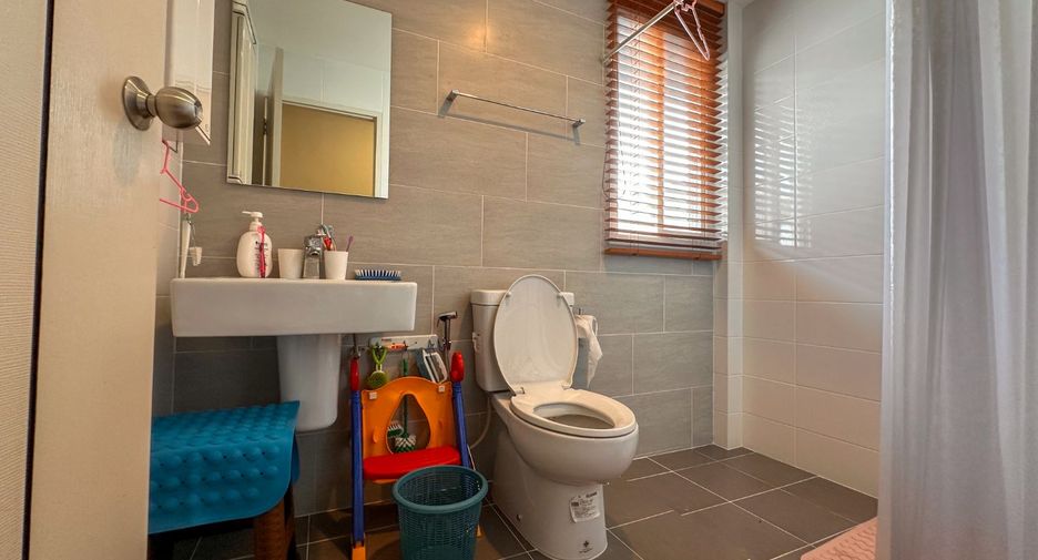 For sale 3 bedrooms house in Mueang Nonthaburi, Nonthaburi