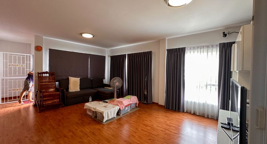 For sale 3 bedrooms house in Mueang Nonthaburi, Nonthaburi