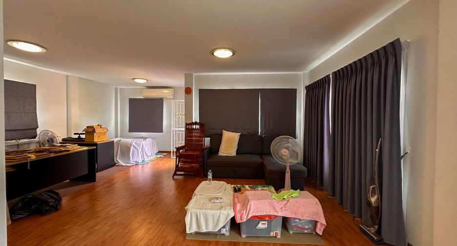 For sale 3 bedrooms house in Mueang Nonthaburi, Nonthaburi