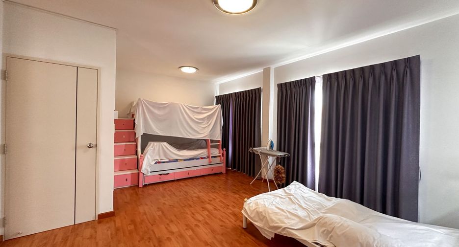 For sale 3 bedrooms house in Mueang Nonthaburi, Nonthaburi