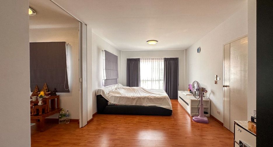 For sale 3 bedrooms house in Mueang Nonthaburi, Nonthaburi