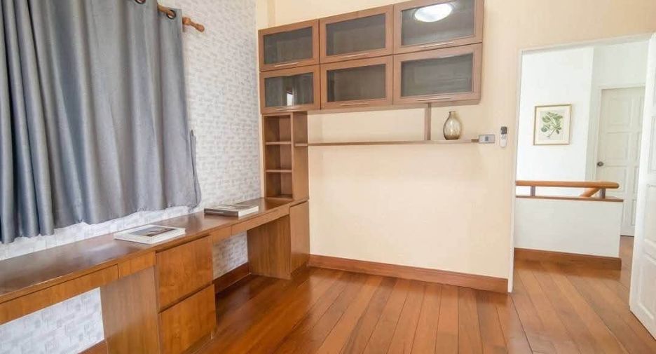 For rent 5 bedrooms house in Saraphi, Chiang Mai