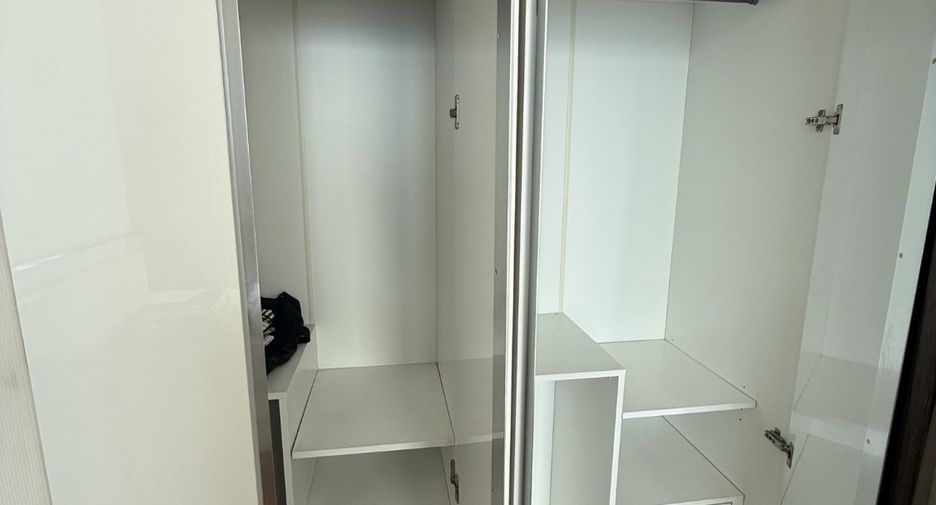 À vendre 2 chambres condo à Yan Nawa, Bangkok