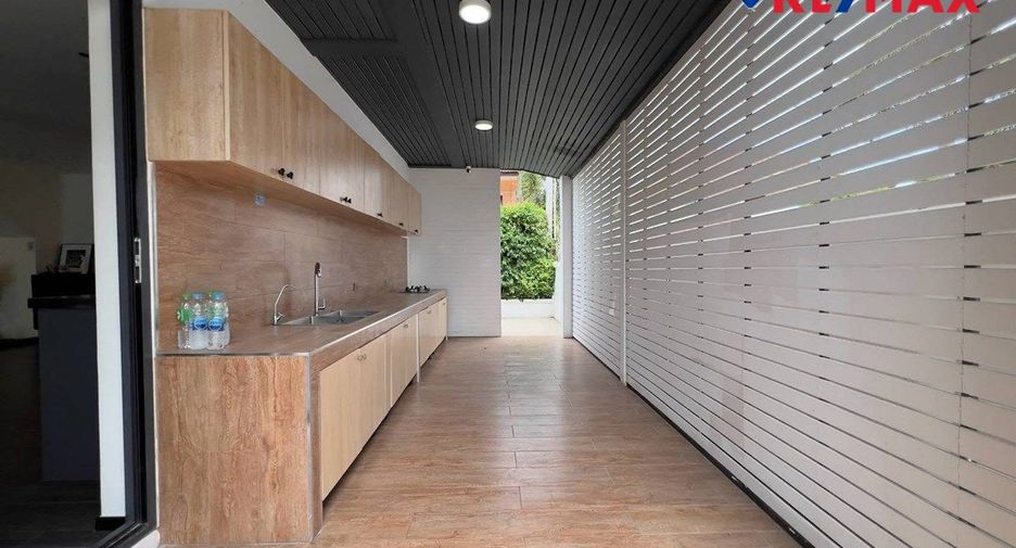 Casa en venta de 5 habitaciones en Bang Lamung, Chonburi