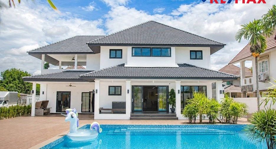 Casa en venta de 5 habitaciones en Bang Lamung, Chonburi