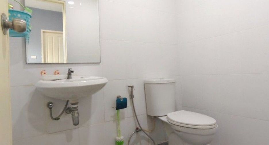 Продажа 4 спальни таунхаус в Sam Phran, Накхонпатхом