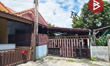 À vendre 2 chambres maison de ville à Mueang Chon Buri, Chonburi