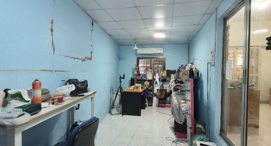 出售 2 卧室 联排别墅 在 Mueang Chon Buri, Chon Buri