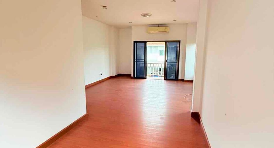 出售 3 卧室 独立屋 在 Mueang Udon Thani, Udon Thani