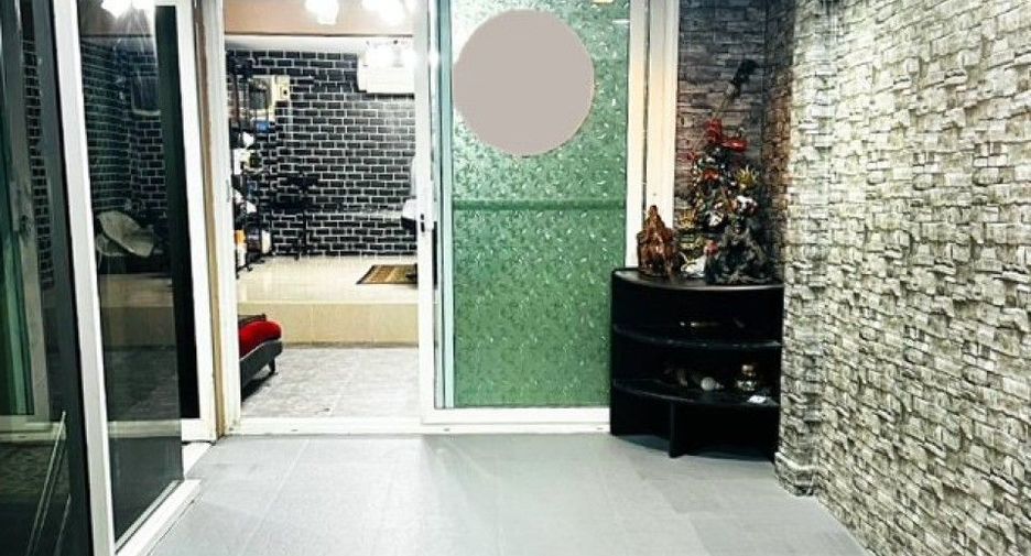 For sale 12 bedrooms retail Space in Si Racha, Chonburi
