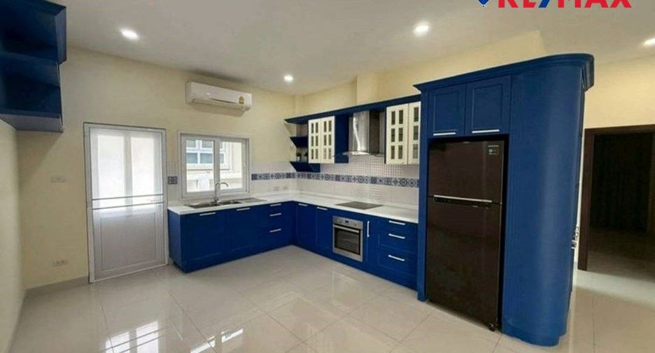 For sale 4 bedrooms house in Huay Yai, Pattaya