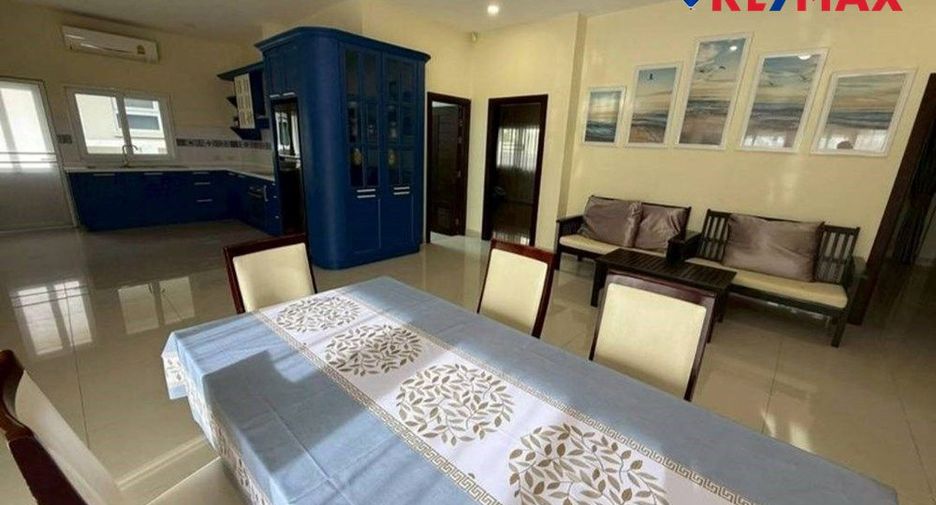 For sale 4 bedrooms house in Huay Yai, Pattaya