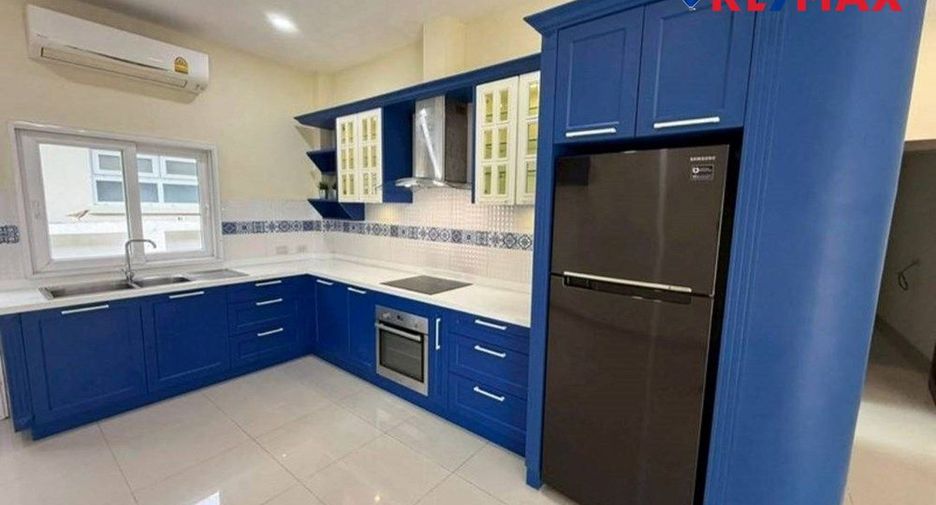 For sale 4 bedrooms house in Huay Yai, Pattaya