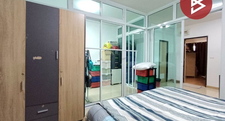 Casa adosada en venta de 3 habitaciones en Nong Khaem, Bangkok