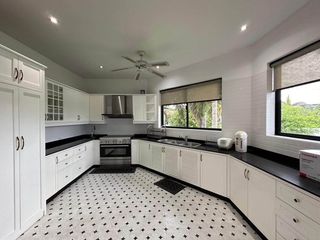 For rent and for sale 4 bedrooms villa in Bang Lamung, Chonburi