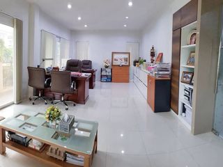 For rent 6 bedrooms house in Lam Luk Ka, Pathum Thani