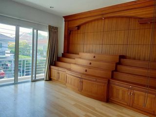 For rent 6 bedrooms house in Lam Luk Ka, Pathum Thani