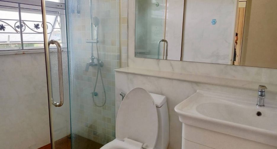 For rent 6 bedrooms house in Lam Luk Ka, Pathum Thani