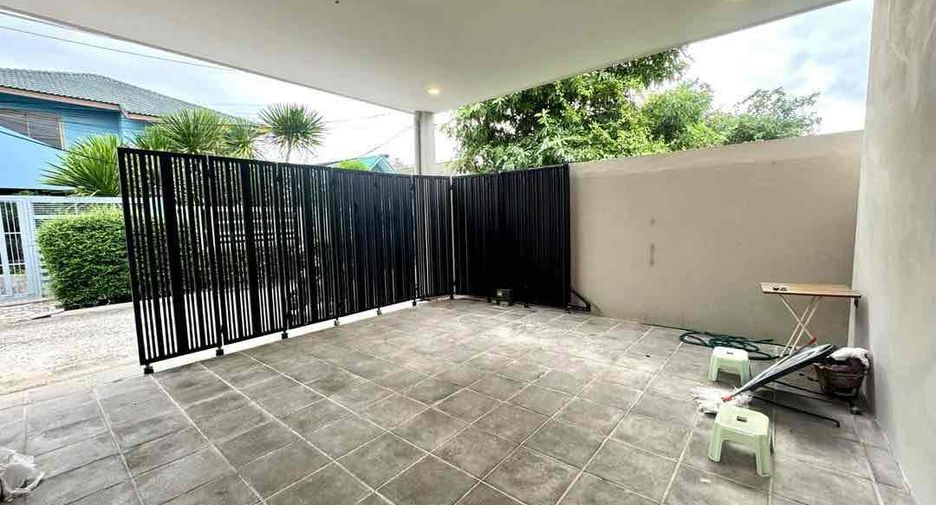 Villa en alquiler de 3 habitaciones en Bang Lamung, Chonburi