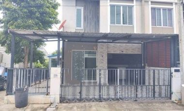 À vendre 3 chambres maison de ville à Phra Samut Chedi, Samut Prakan