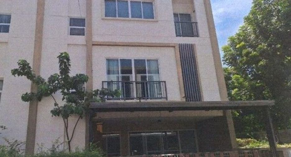 出售 1 卧室 联排别墅 在 Phra Khanong, 曼谷