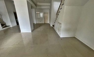 Продажа 1 кровать таунхаус в Тхунг Кхру, Бангкок