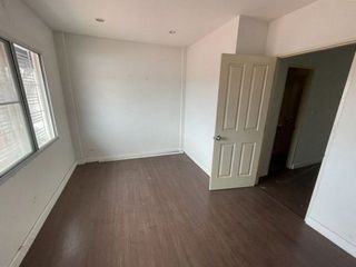 Продажа 1 кровать таунхаус в Тхунг Кхру, Бангкок
